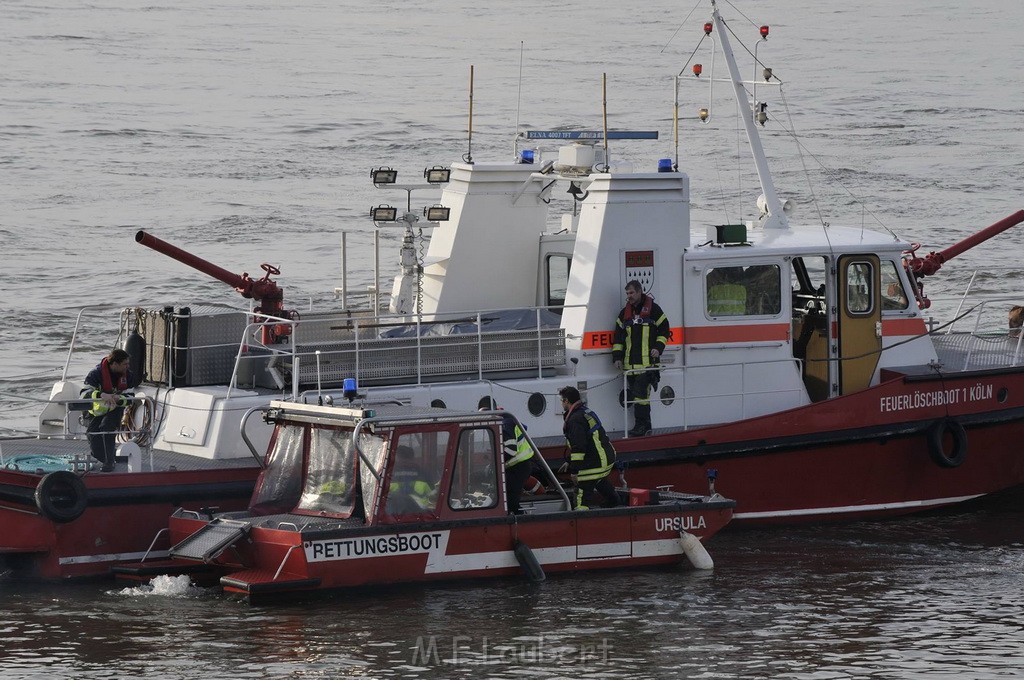 Einsatz BF Koeln Chemie im Hafen Godorf FF P03.jpg